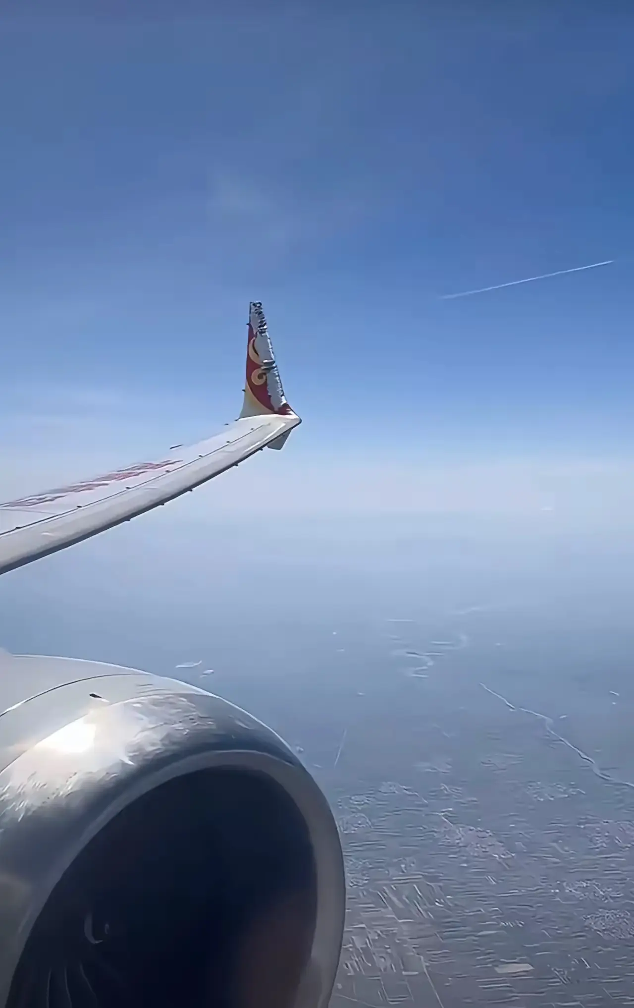 这是缝缝补补吗
如今航空公司的日子也不好过了。
