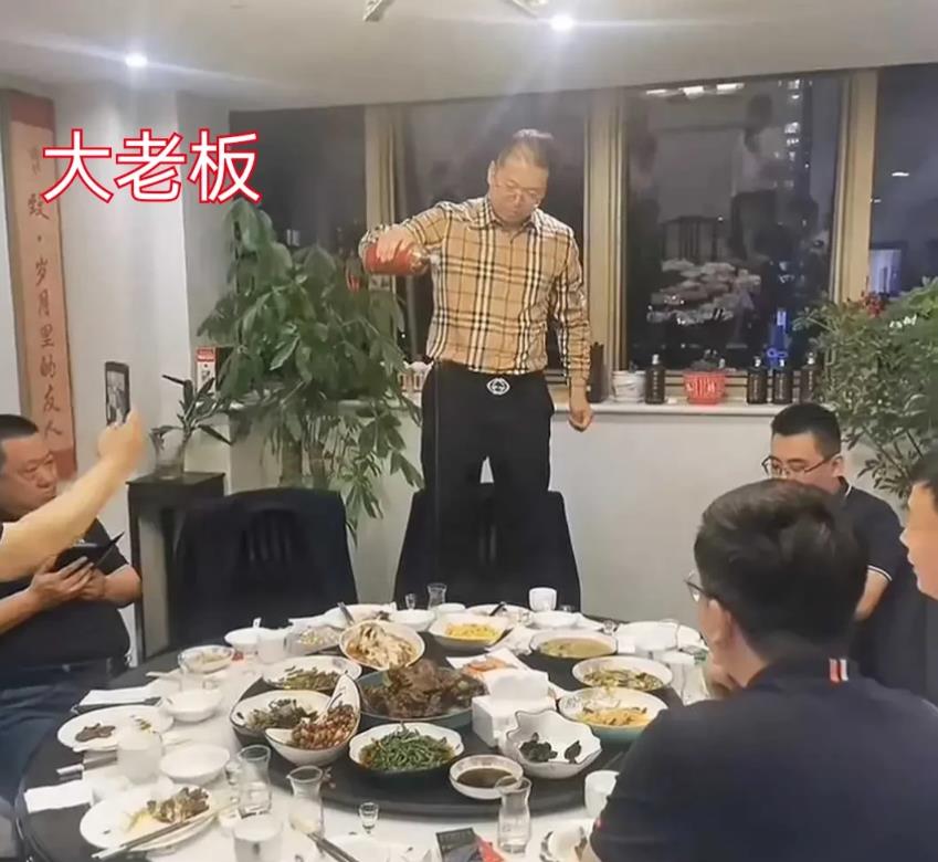 喝酒是一种文化，不管是大明星还是大老板，喝开心了好办事！