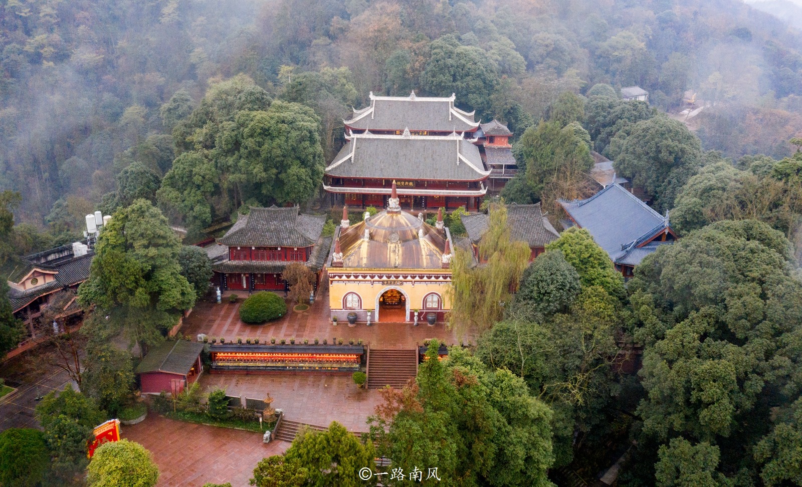 峨眉山古寺揭秘：现存最大古代铜佛像