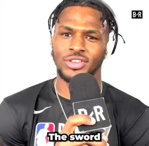 今天布朗尼接受了记者的采访，问及他对于NBA的最初记忆是什么，布朗尼表示是骑士主
