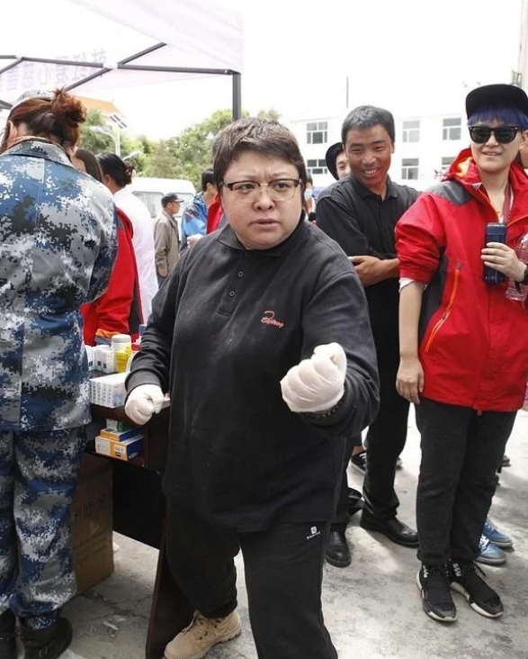 韩红：23年10余亿慈善捐款，都是因为她
