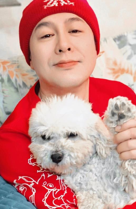 继续黑张颂文吧！
 
我们看资本还能怎么演，他们不尴尬，我们就继续看，发现这波老