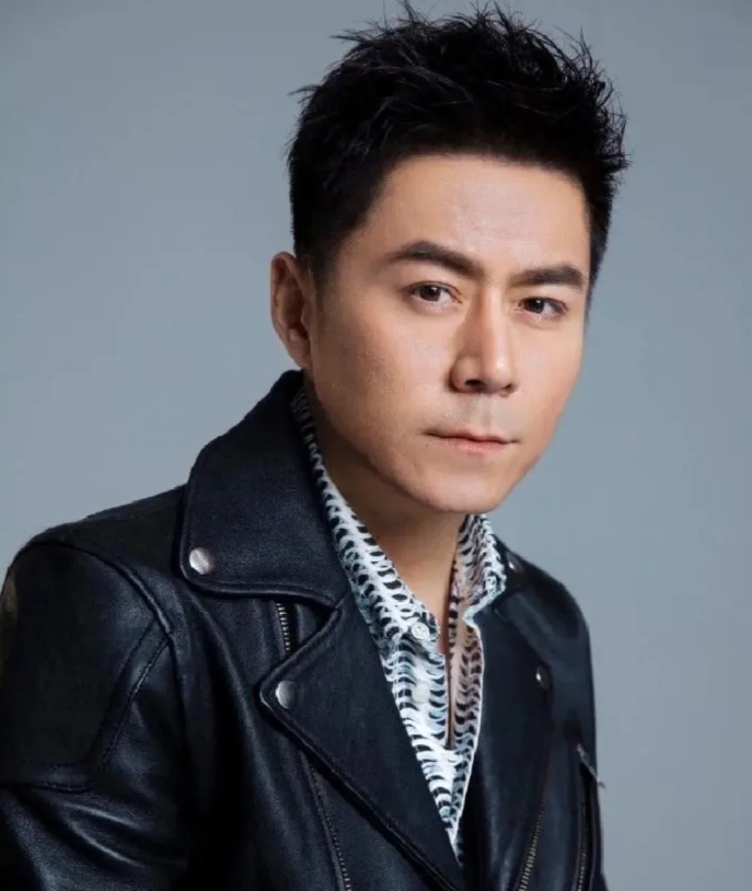 鲁峰：娶小14岁老婆，相互扶持、共同进步