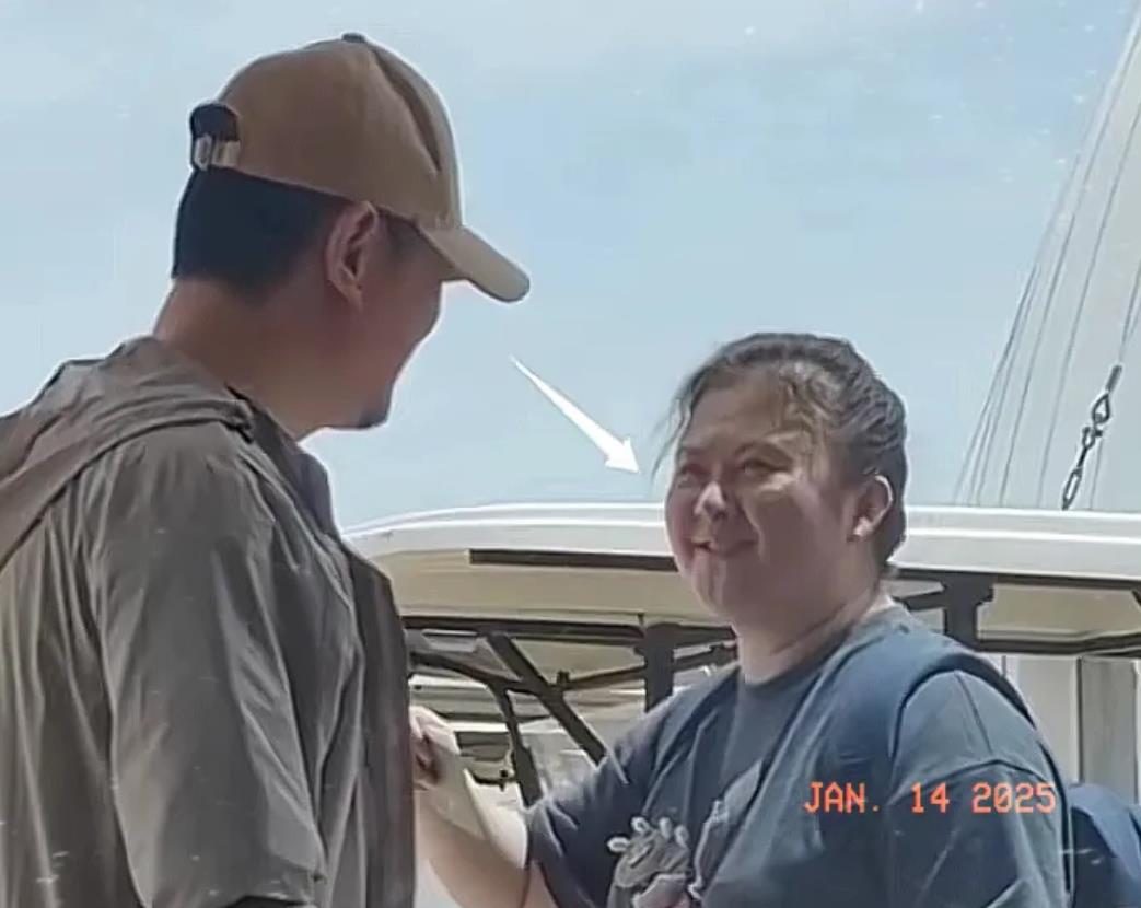 沈腾老婆王琦心真大
要是我早就破防了

搭档就搭档
有必要搞的这么亲密吗
毕竟双