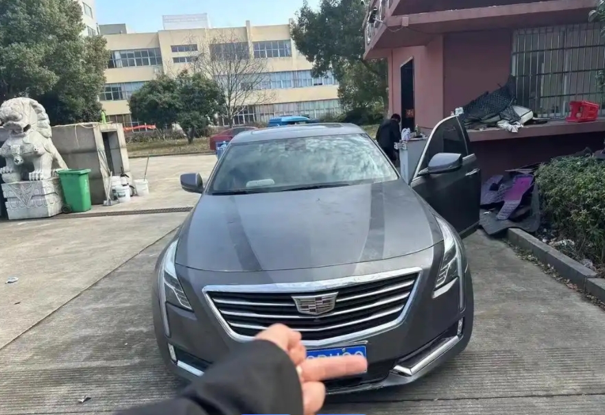凯迪拉克的安全性要远远超过沃尔沃。
说明白一点，同级别的美国车，安全性都要超过同