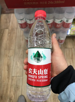 针对农夫山泉的网暴行为，该停止了。

连树叶包装，也能上纲到民族大义，茶是中国茶
