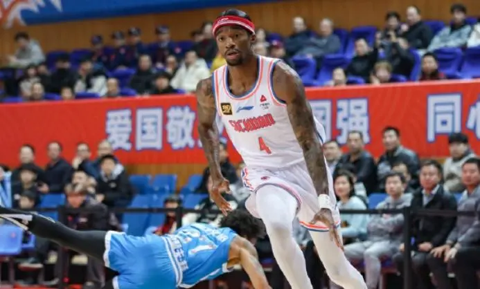 段冉：萨姆纳在场上与众不同，而他在来CBA前经历过两次大伤