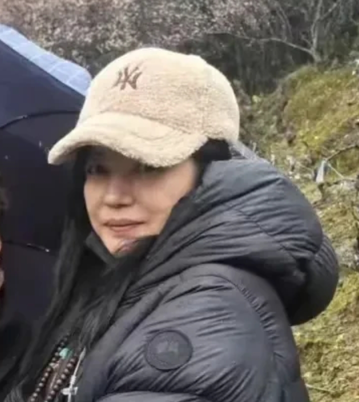 哈哈，燕子终于挣脱了束缚，迎来了属于她的蓝天！不用再受那“狗奴才”的气，她比任何