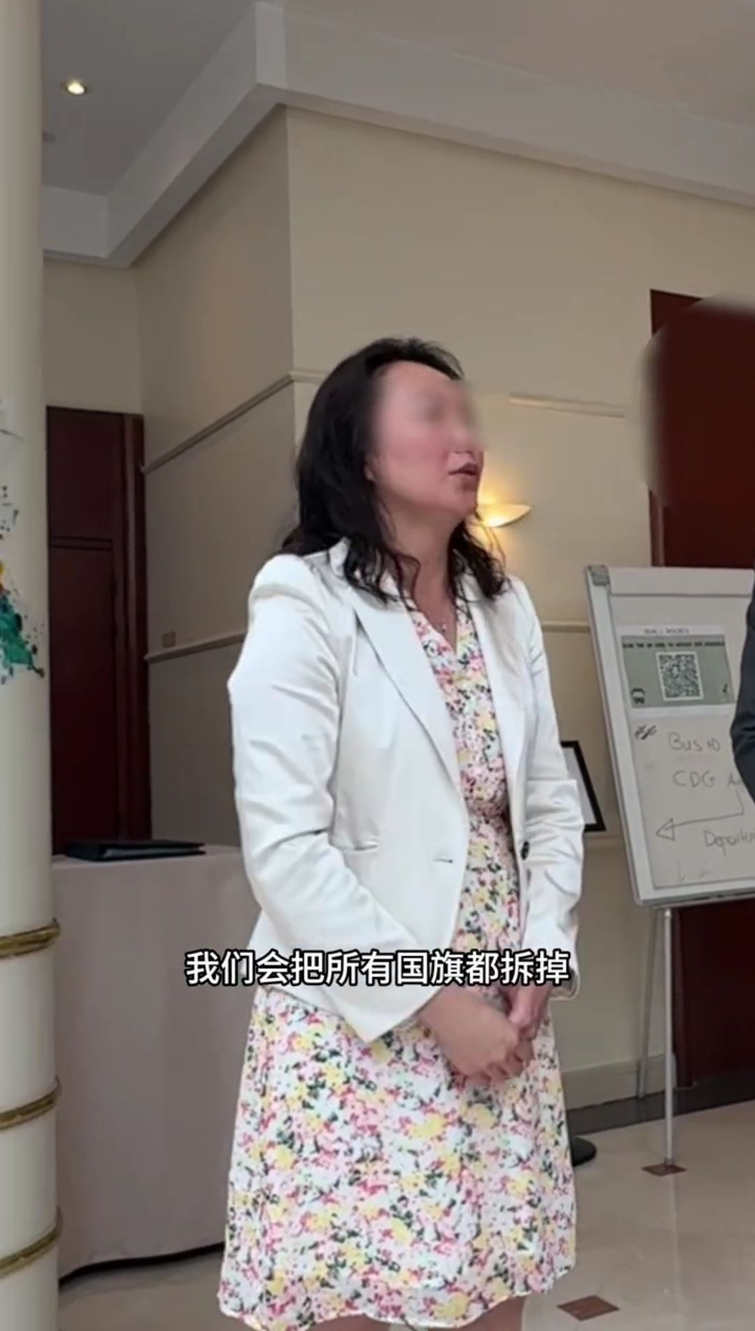 巴黎台资酒店回应未挂中国国旗：宁肯全拆了也不挂

这两天，台资的巴黎长荣酒店未挂