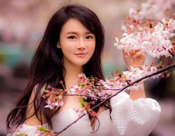 冉莹颖，在娱乐圈中闪烁着独特的光芒