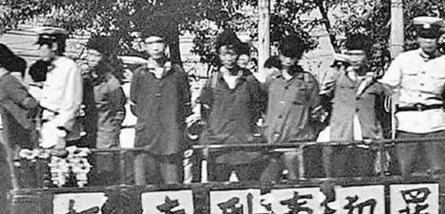 唐山噩梦：菜刀队肆虐，解放军战士终结罪恶