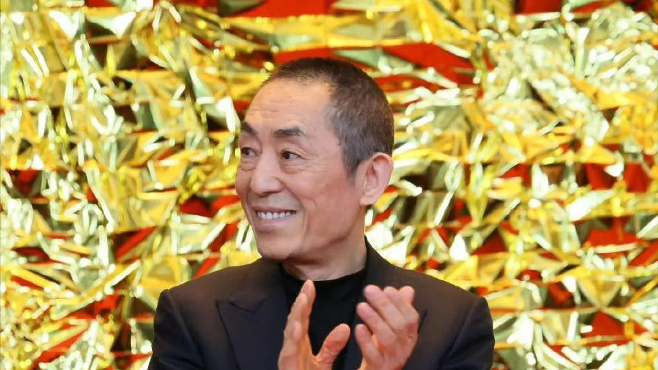 张艺谋和何超琼打造驻场秀！霍震霆到场支持，杨受成搂着张译热聊