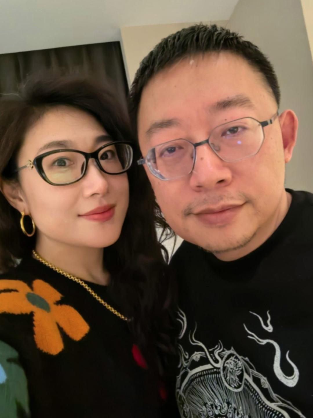 网红教授沈逸和妻子被疯狂举报了。
理由是学术不端，涉嫌挪用侵占资金，具体原因可以