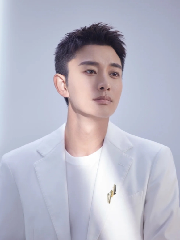 贾乃亮携甜馨归乡哈尔滨，亲子时光引关注