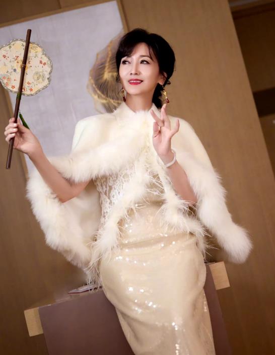 赵雅芝堪称华语演艺圈传奇，从早期的经典剧集《上海滩》《新白娘子传奇》等，惊艳无数