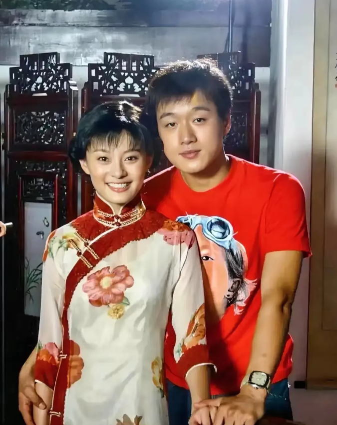 天呐！他俩是谁啊？
俊男靓女啊！真是太养眼了[震惊]
他们两个曾在经典剧《玉观音