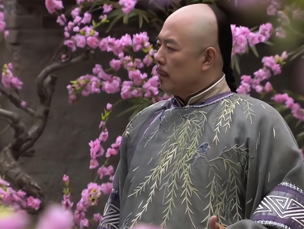 纪晓岚斗和珅，菜市场对对子揭露天价葱，和珅险翻车