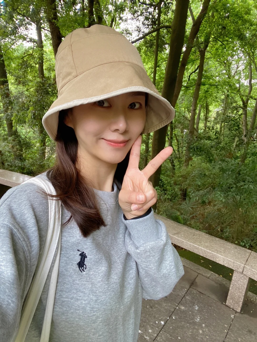 这么好的天气 真是睡不了一点懒觉☁️
冬天终于熬过去了
春天会温柔的叫醒每个爱睡