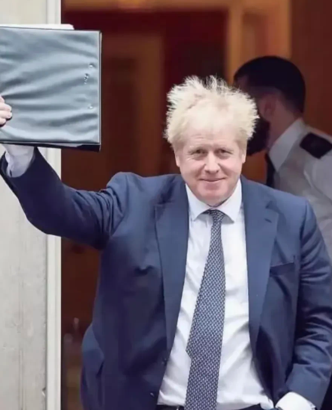 英国“卷毛”真敢说:必须警告普京，现在不是可以随意扩张的沙皇时代，他也别想做沙皇