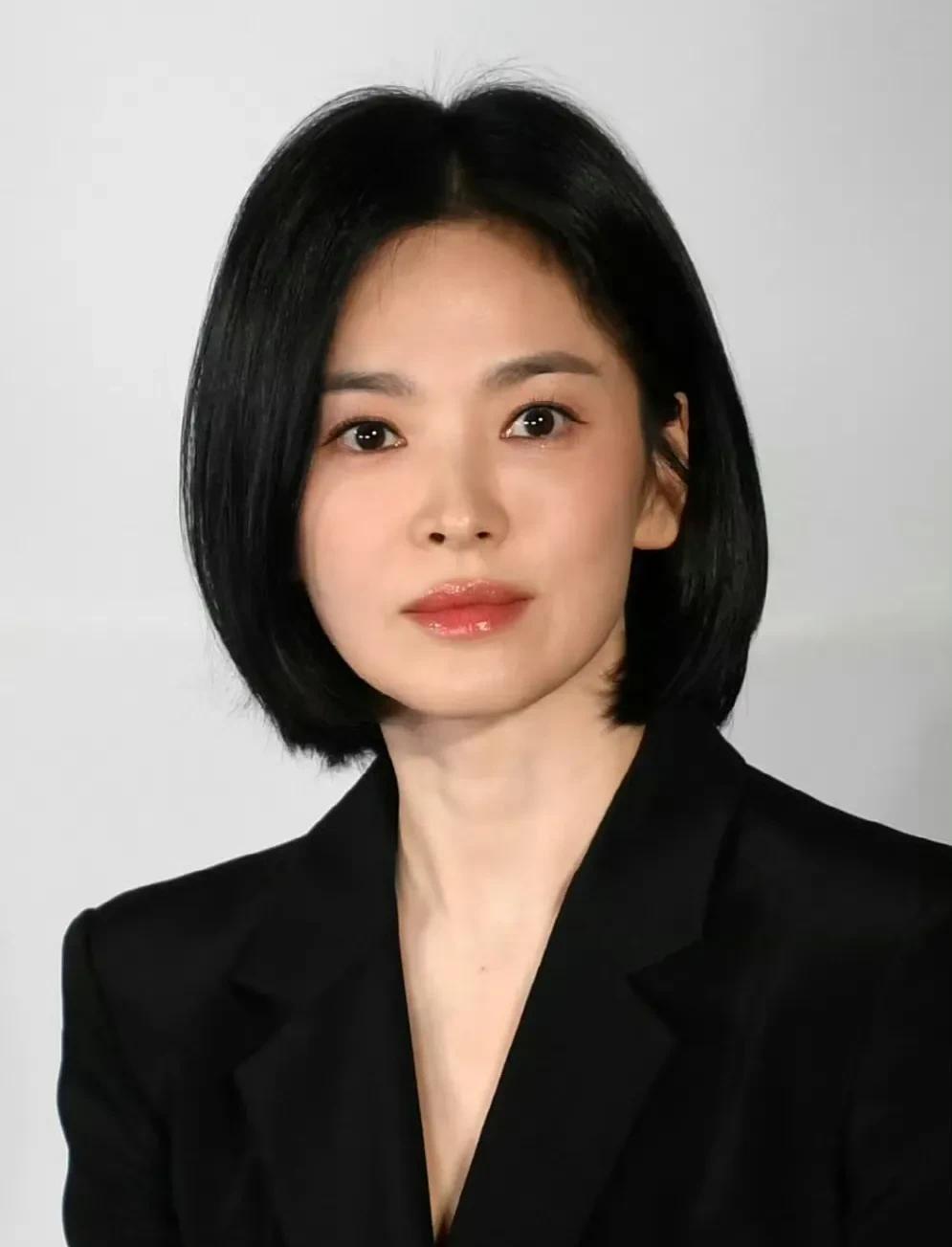 男人离婚后可以一转身再婚生子，没有留恋，她却像经历了很多不能说的故事，一看就是受