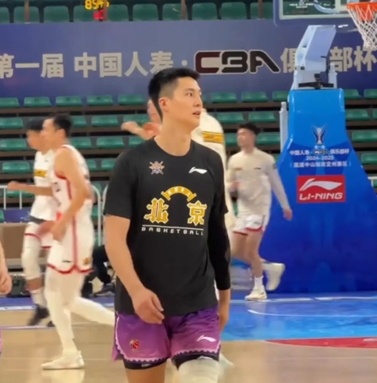 朱松玮打出回归CBA后最出色的一场比赛。
面对同曦男篮，朱松玮打出11分4篮板、