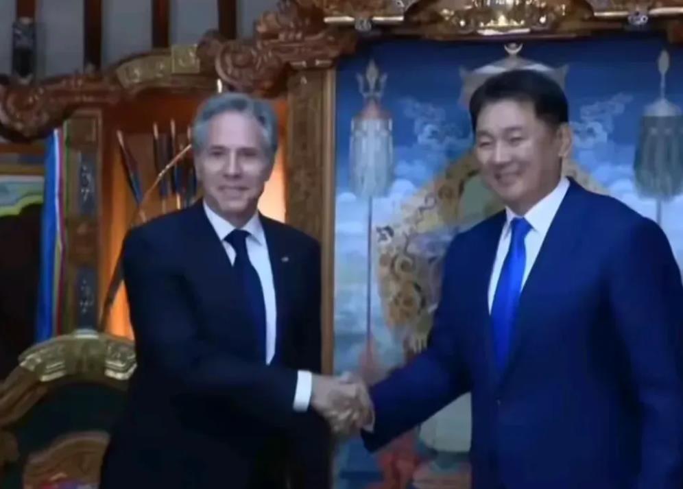 惊爆！蒙古总统重大声明！

8月2日，蒙古国总统震撼发声，正式将美国定位为蒙古坚