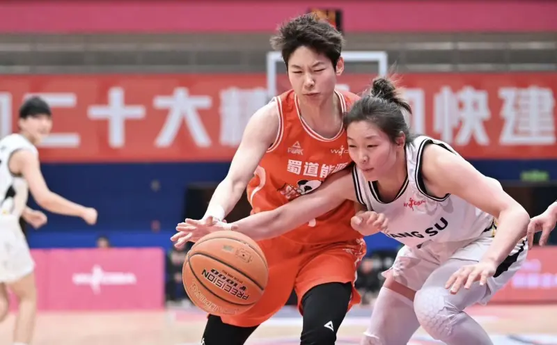 轻松写意！韩旭复出11分，四川女篮41分大胜江苏豪取20连胜