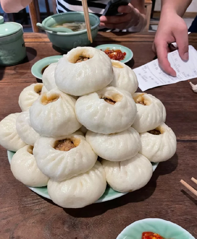 包子上来的时候我都傻了，要包子也没看大小啊！两个人咋吃的下！