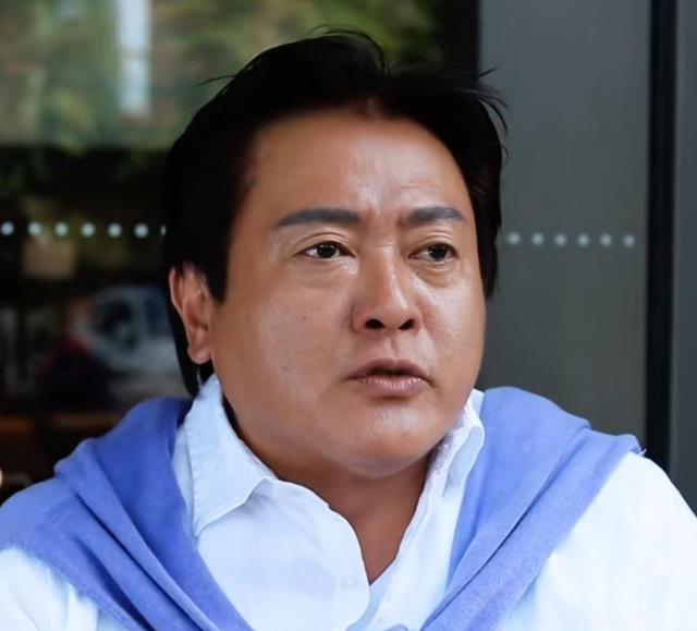 曾经帅得惊天动地，如今脸僵还油腻，这5位中年男星越活越走样了（比较帅的中年男星）-第22张图片-九妖电影
