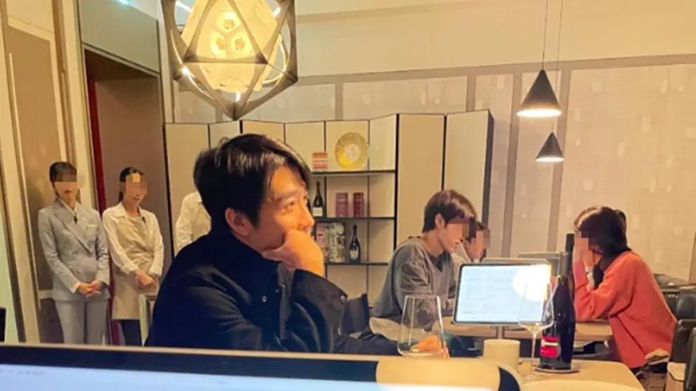 俞灏明携王晓晨浪漫游韩国：低调恋爱一年，甜蜜细节藏不住