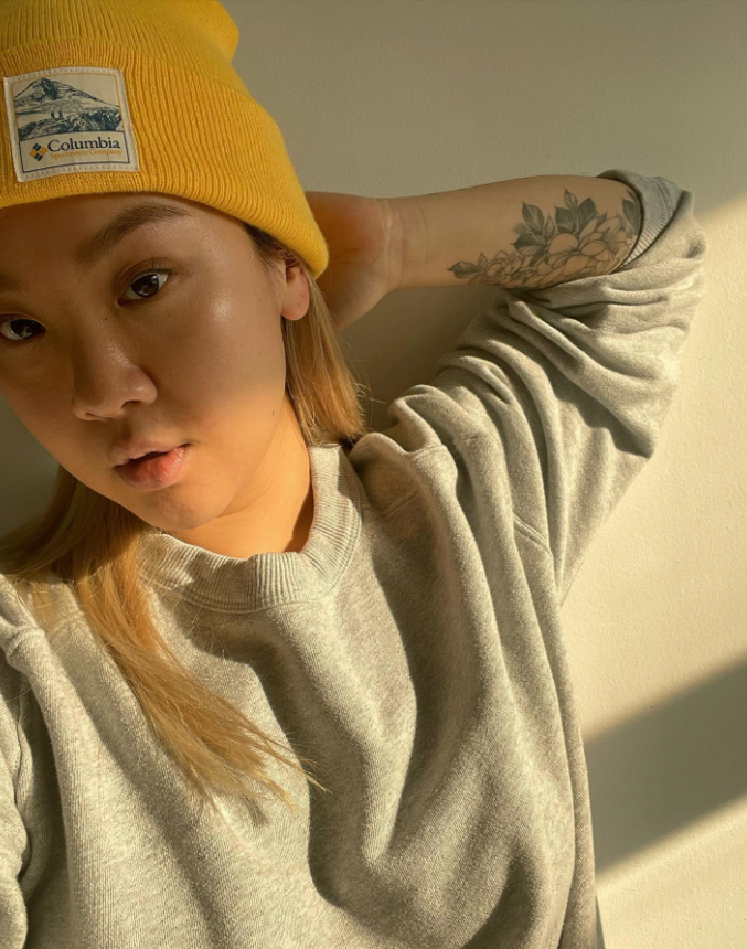 香港已故女星沈殿霞的女儿郑欣宜近照，现在比以前瘦了很多，看起来也漂亮很多