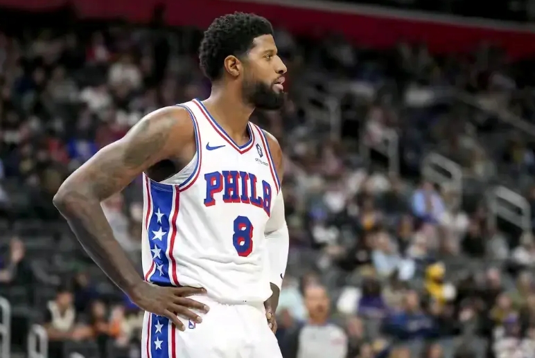 乔治离开快船，有空间签约邓恩和小琼斯，让鲍威尔迎来了爆发。
第一，乔治离开快船，