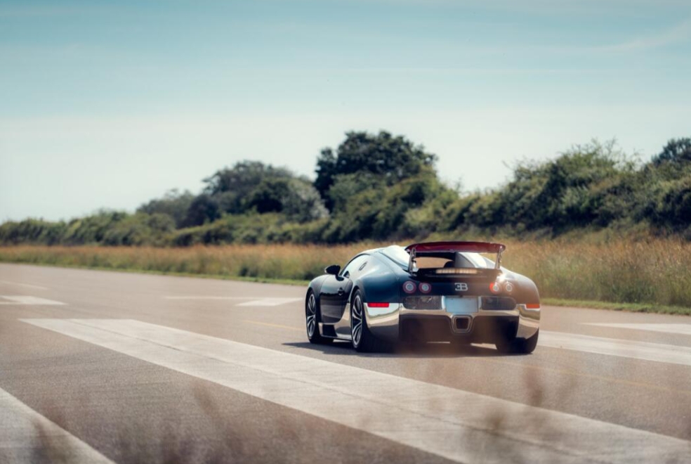 韩国人说上海市没有豪车，于是上海各路大神都出来冒泡。
上海可是国际化的大都市，平