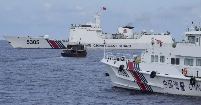 菲律宾抱头投降后，竟还敢提要求？关键时刻27国声援。在中国海警新规正式生效后的第