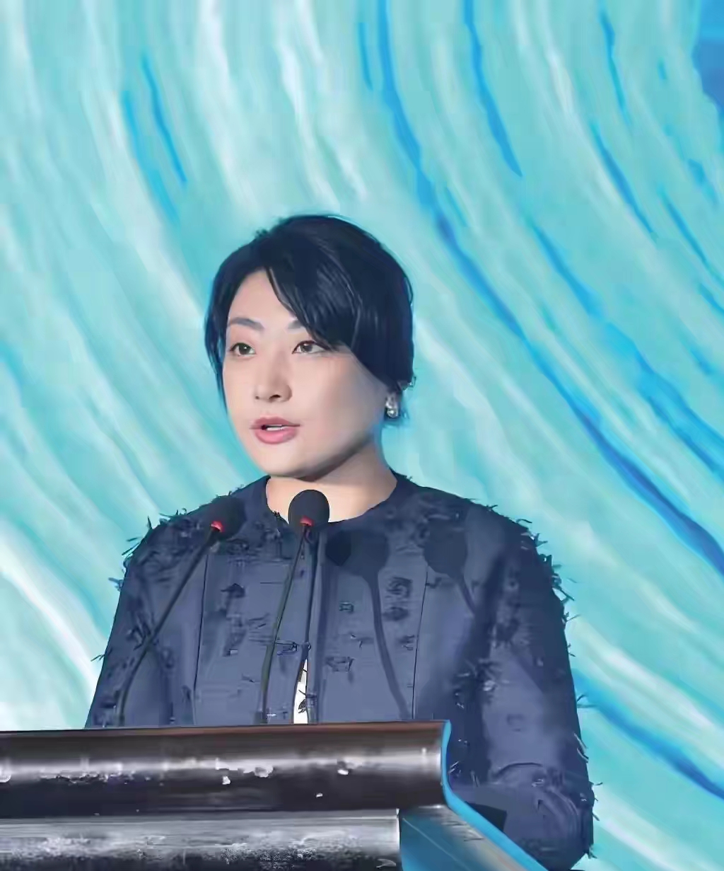 宗馥莉辞职辞的好，下属不听你的，上面又有人嫌你碍事，以前看在宗老面子上，现在宗老