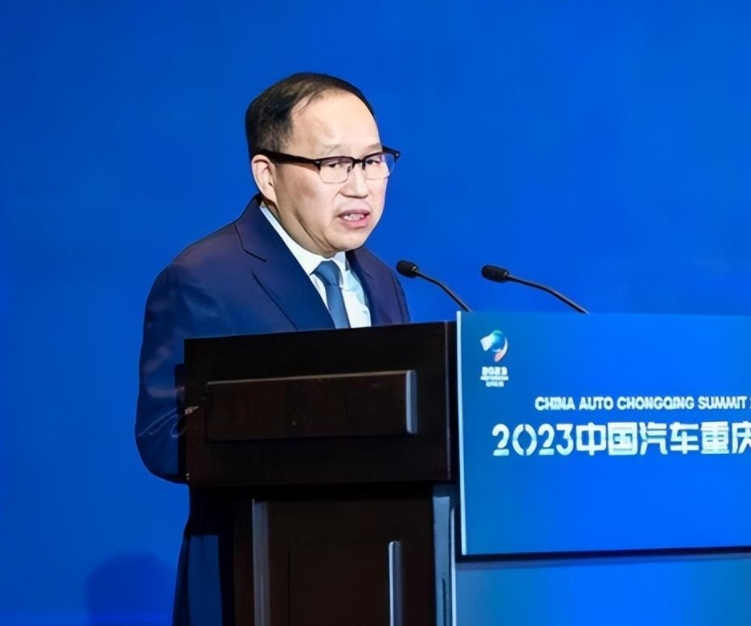 赛力斯到底是不是华为的代工厂，你听听人家老板张兴海是怎么说的。
张兴海在接受采访