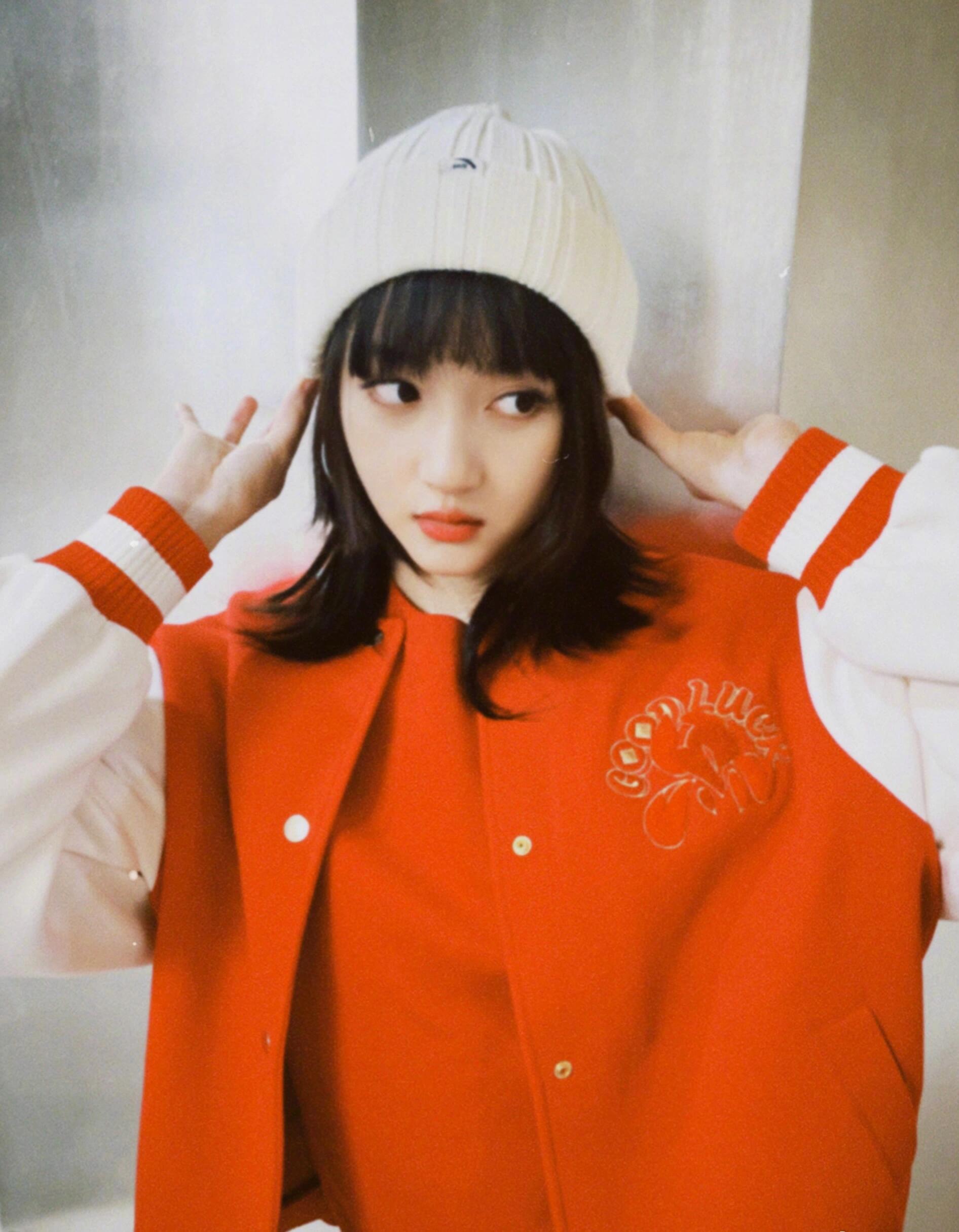 关晓彤时尚有活力