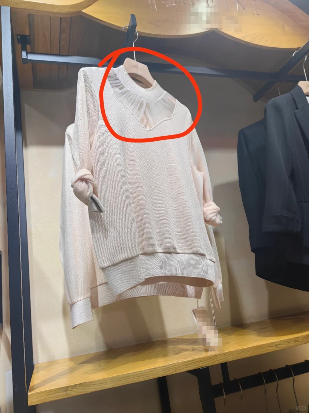 小镇服装店的衣服总有一处让你无法下手…