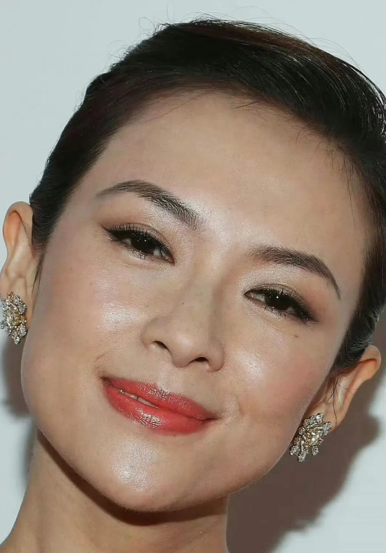 46岁的章子怡皮肤依然能扛过高清镜头，这状态吊打半个娱乐圈
