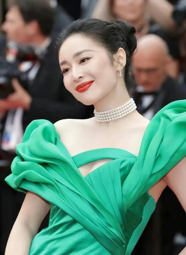 高叶新恋情的甜蜜点滴