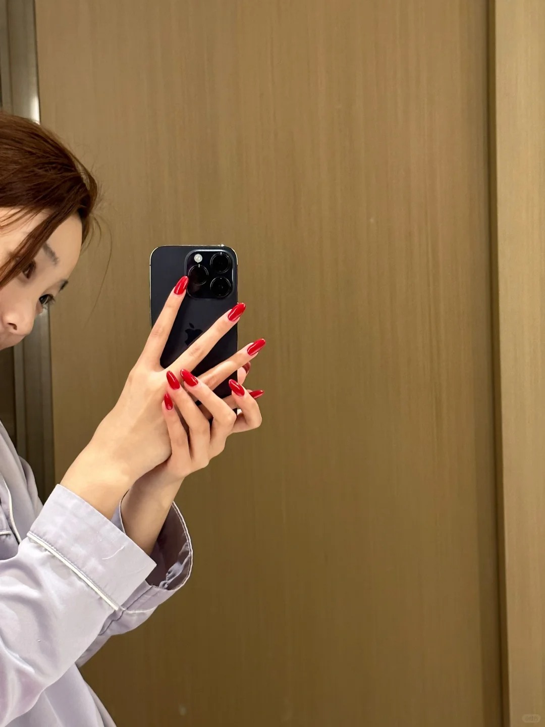 都去做纯红色美甲！好显白好耐看
不要太长就正常长度就好啦
越看越好看捏