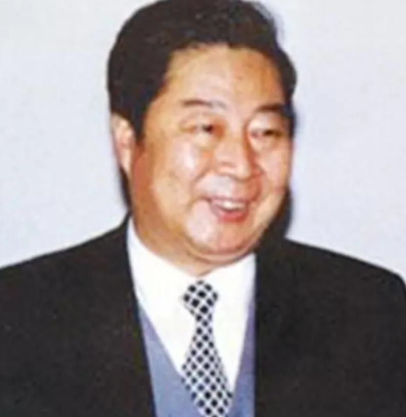 1990年，一个省委副书记的家遭到偷窃，小偷翻遍家里所有角落，最终带着战利品扬长