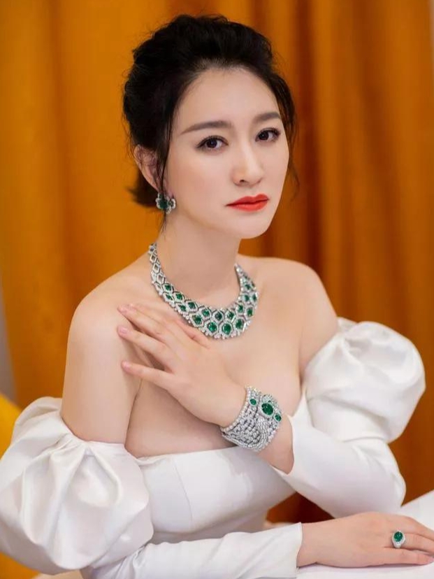 李小冉性格是非常需要偏爱的她自己原生家庭不错，中产之家而且父母一直非常宠爱。天赋