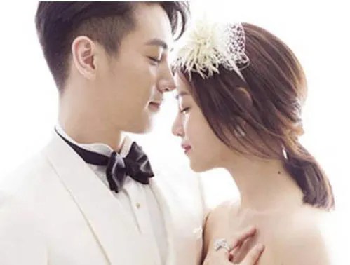 陈晓陈妍希离婚的真正原因众说纷纭，其中陈晓的“精神洁癖”成为关注点之一。他曾在节