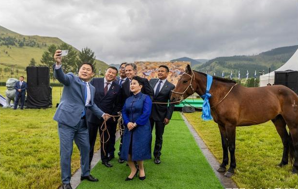 为什么蒙古国要极力讨好美国？内行人的话戳穿了真相：

1.苏联时期外蒙被苏联控制