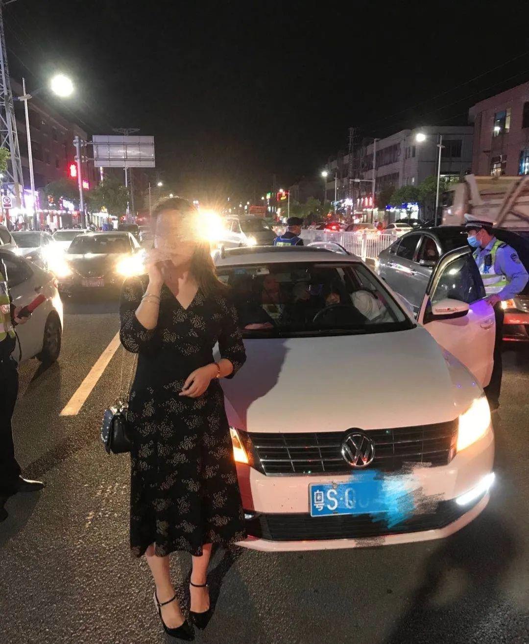 电影都不敢这么拍！”广东东莞，女子醉驾被查获，交警把她送到医院，进行抽血检测。万