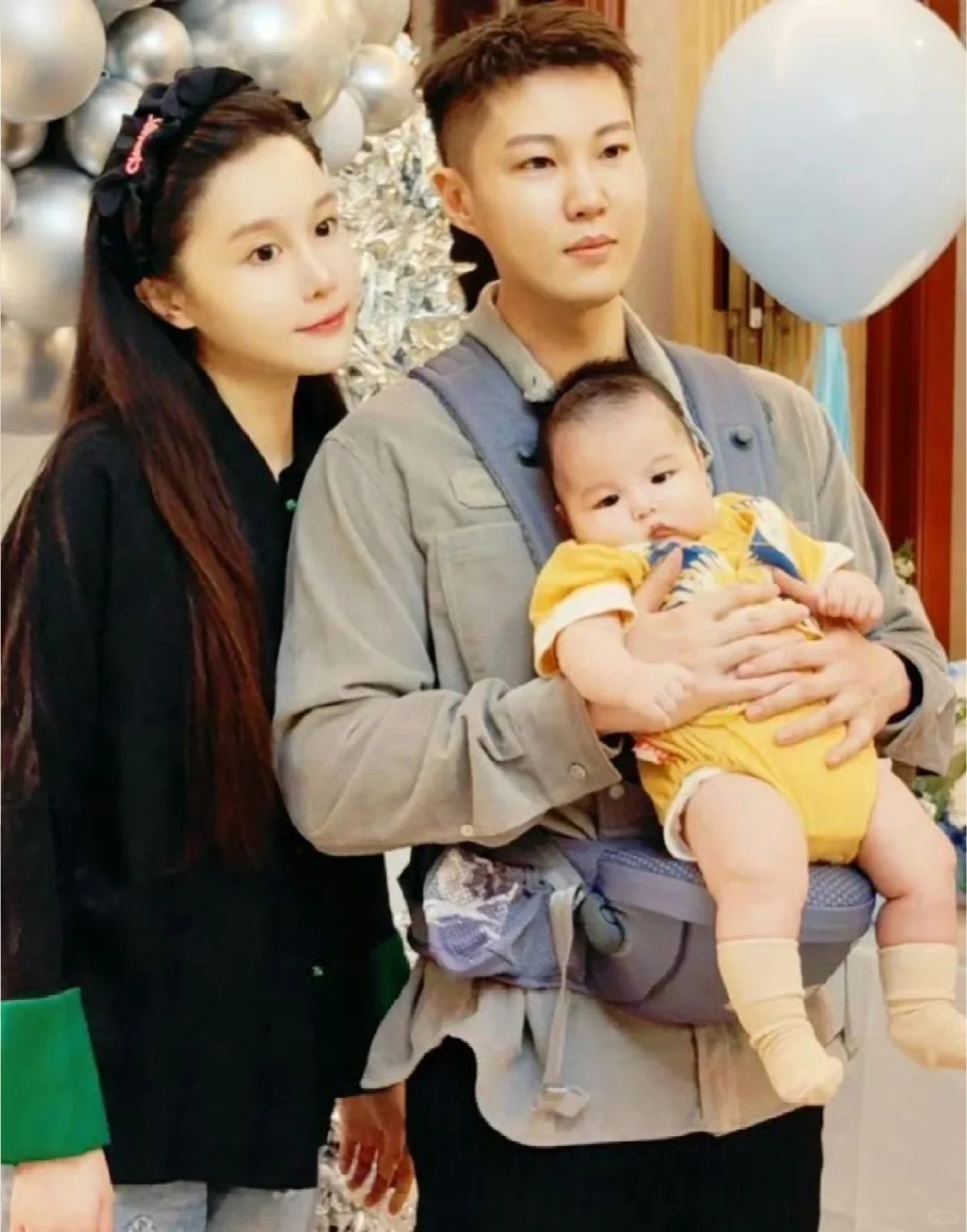 赵本山的外孙都那么大了
赵本山女儿球球晒出给儿子小皮球庆祝一周岁生日的照片。照片
