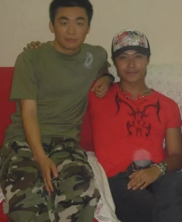 王宝强最难的时候，不论是离婚还是拍电影，都是陈思诚在真金白银的帮他。钱在哪爱在哪