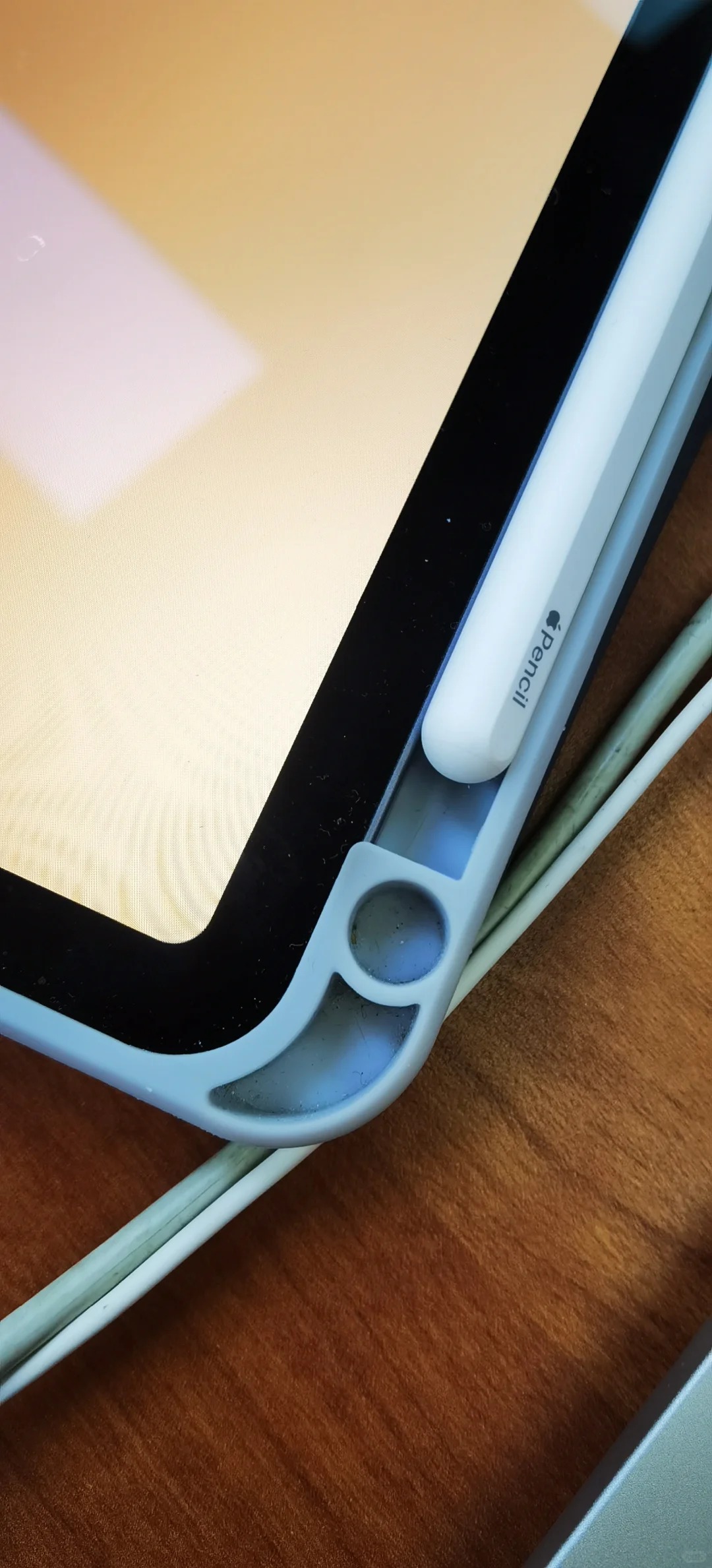 我好像突然知道买的pad壳这个位置圆孔的妙用了

果然在学习的时候脑子最好用，啧