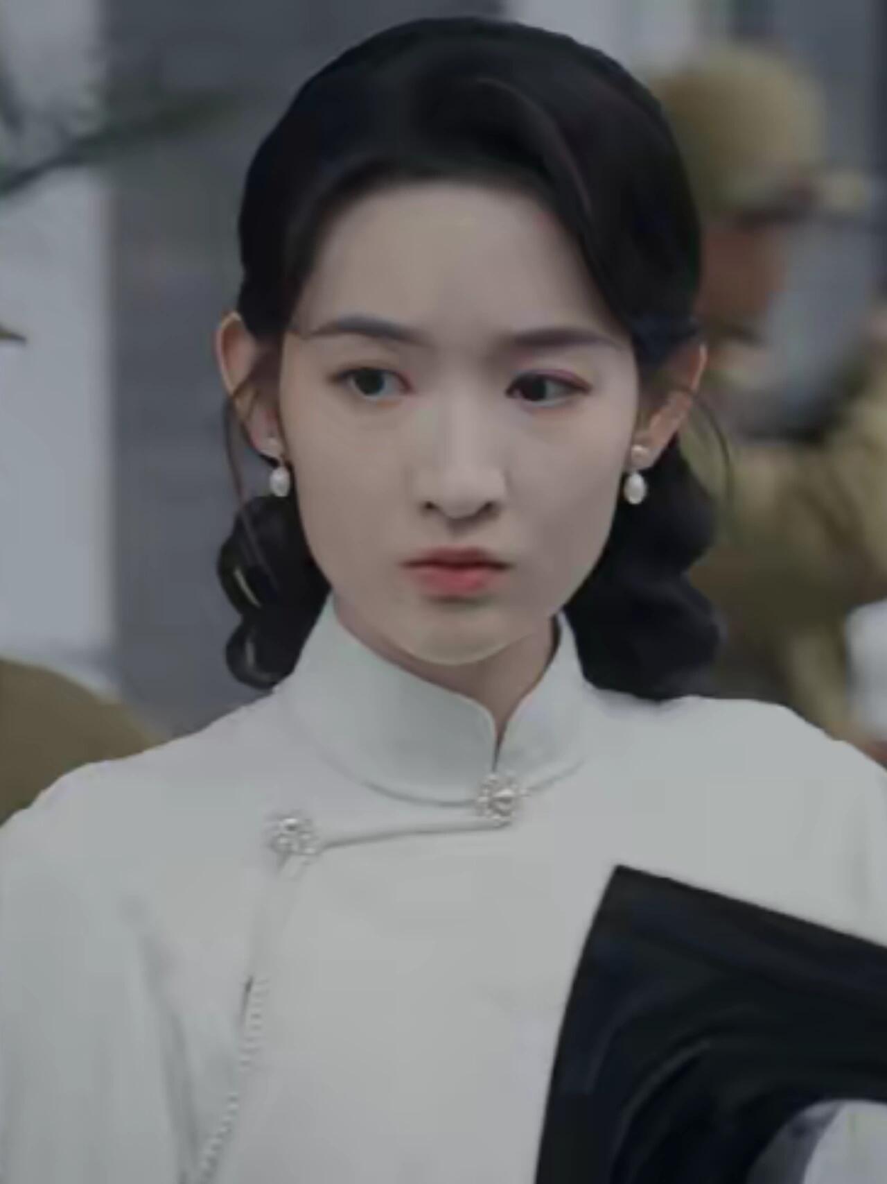 一个名门世家，一个卖唱歌姬，你会选谁？
